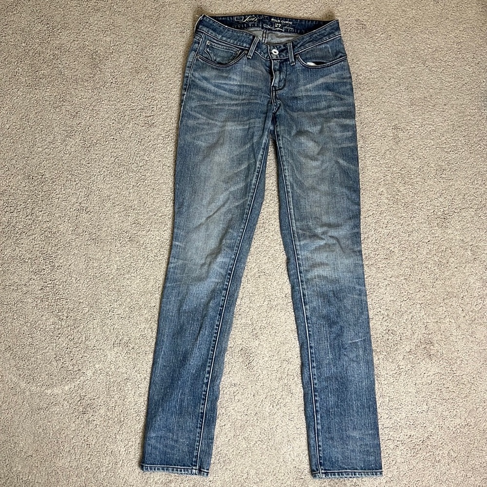Levi’s bold curve skinny jean